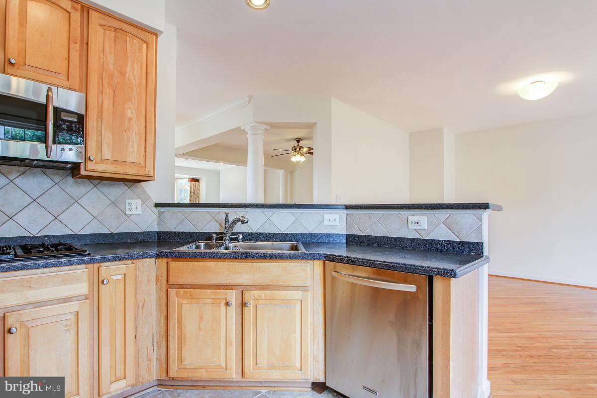 WILLOWS OF POTOMAC - Residential Lease