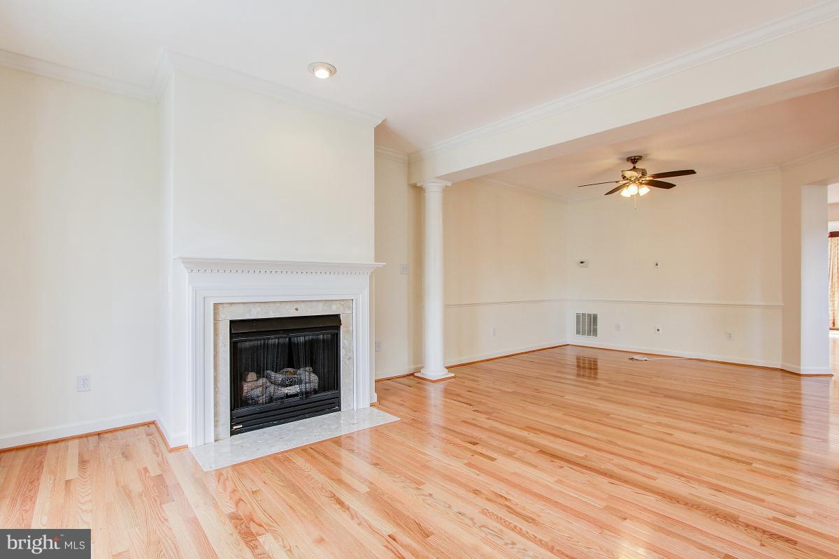 WILLOWS OF POTOMAC - Residential Lease