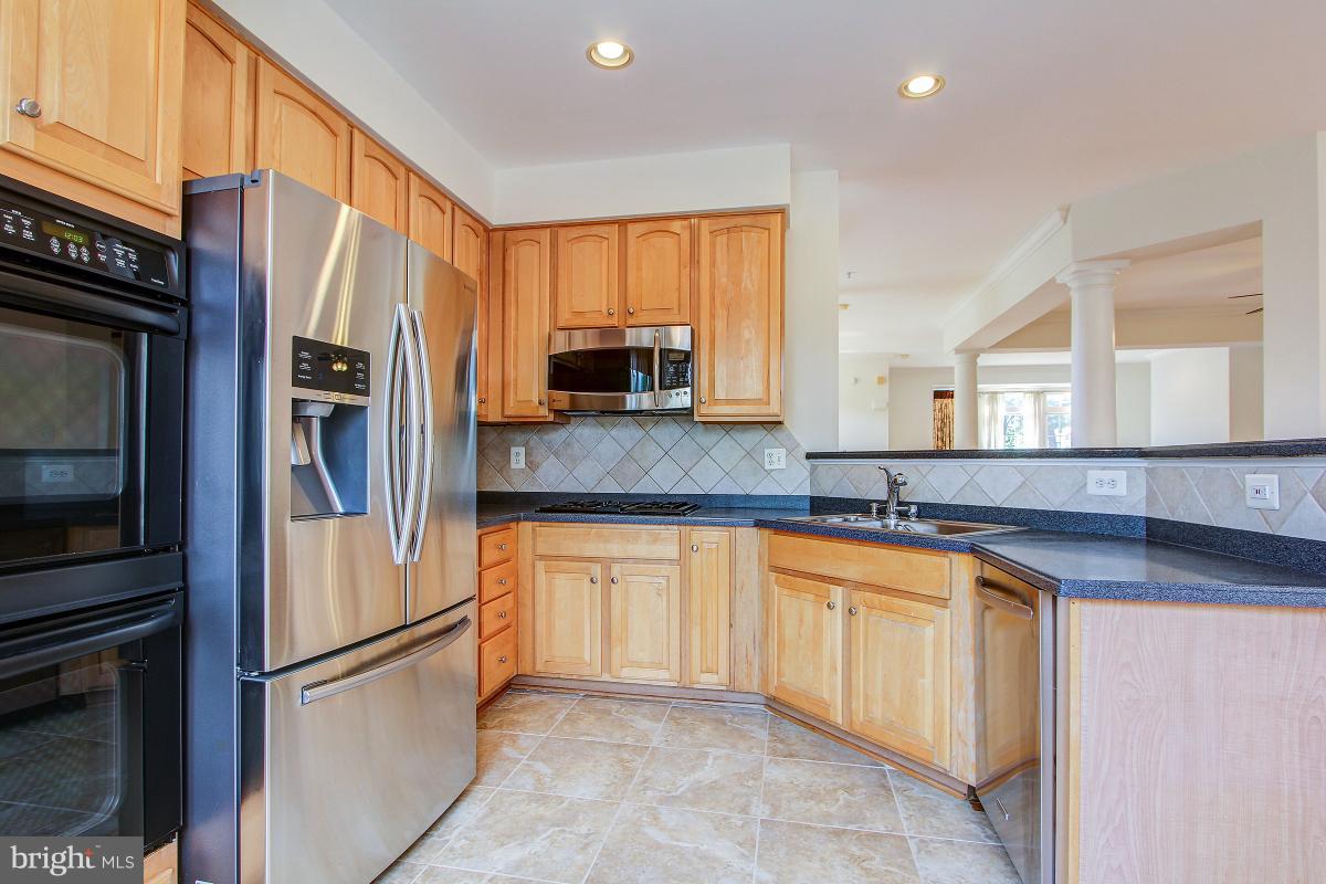 WILLOWS OF POTOMAC - Residential Lease