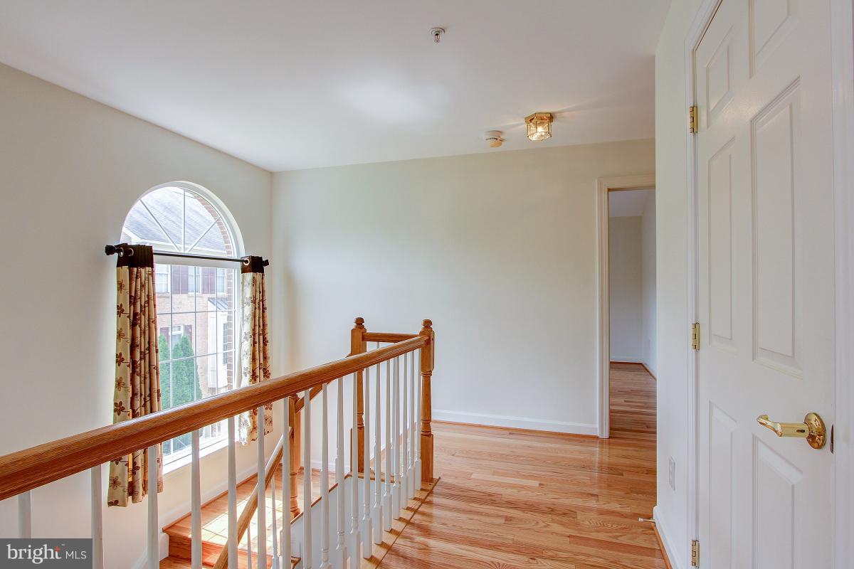 WILLOWS OF POTOMAC - Residential Lease
