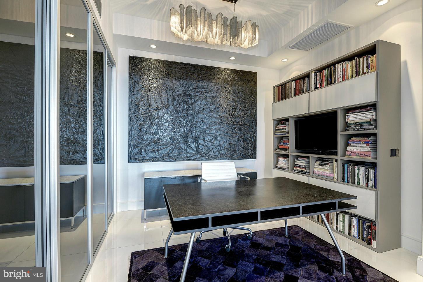 TURNBERRY TOWER - Residential
