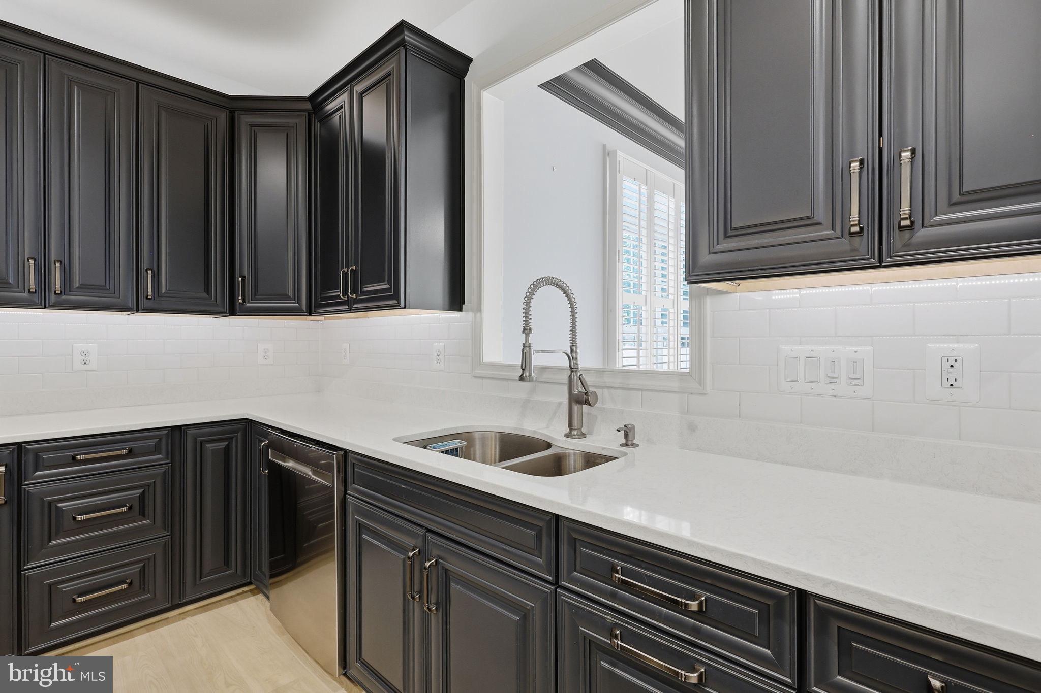 CHATHAM  VILLAGE - Residential