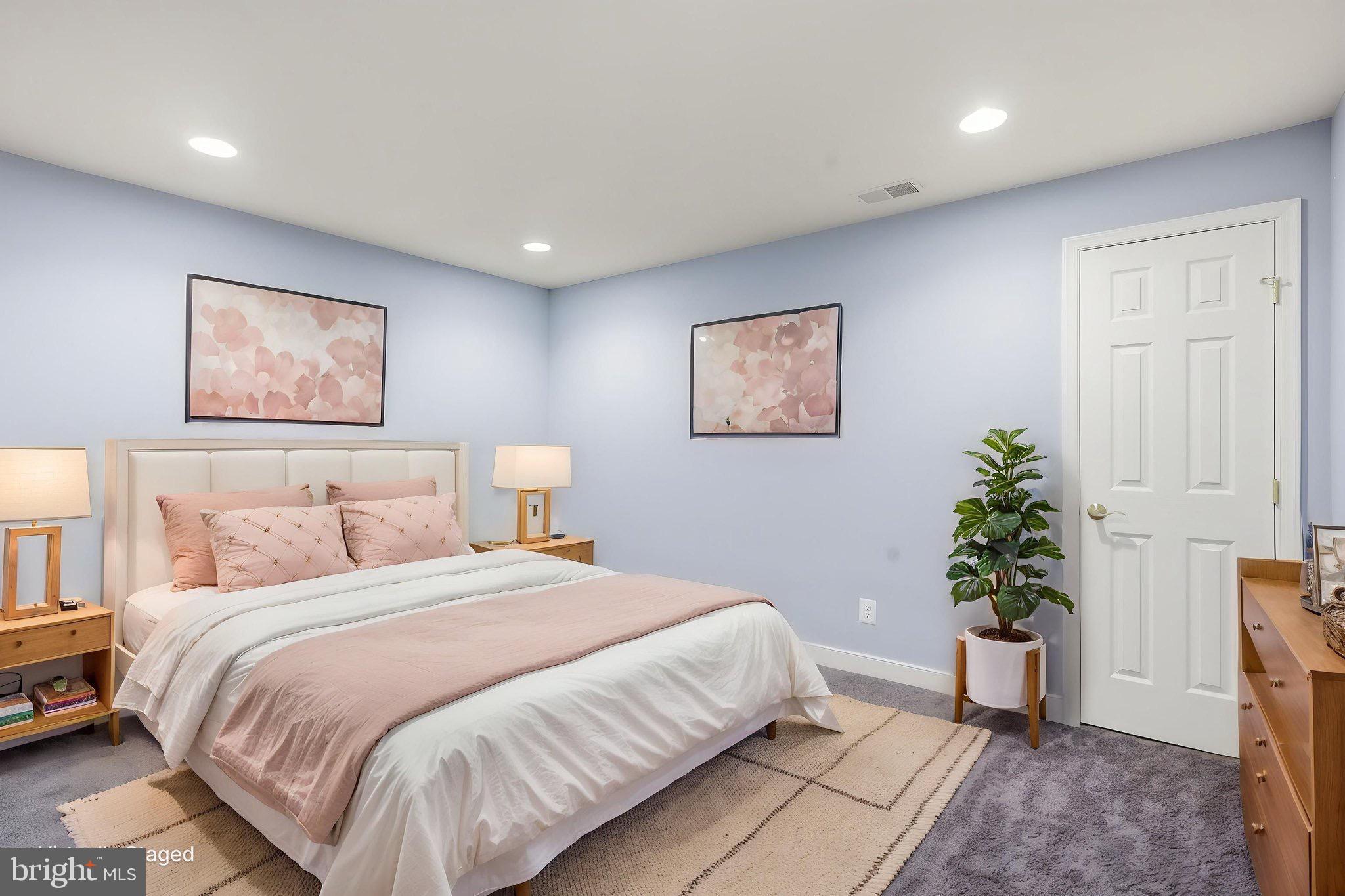 CHATHAM  VILLAGE - Residential
