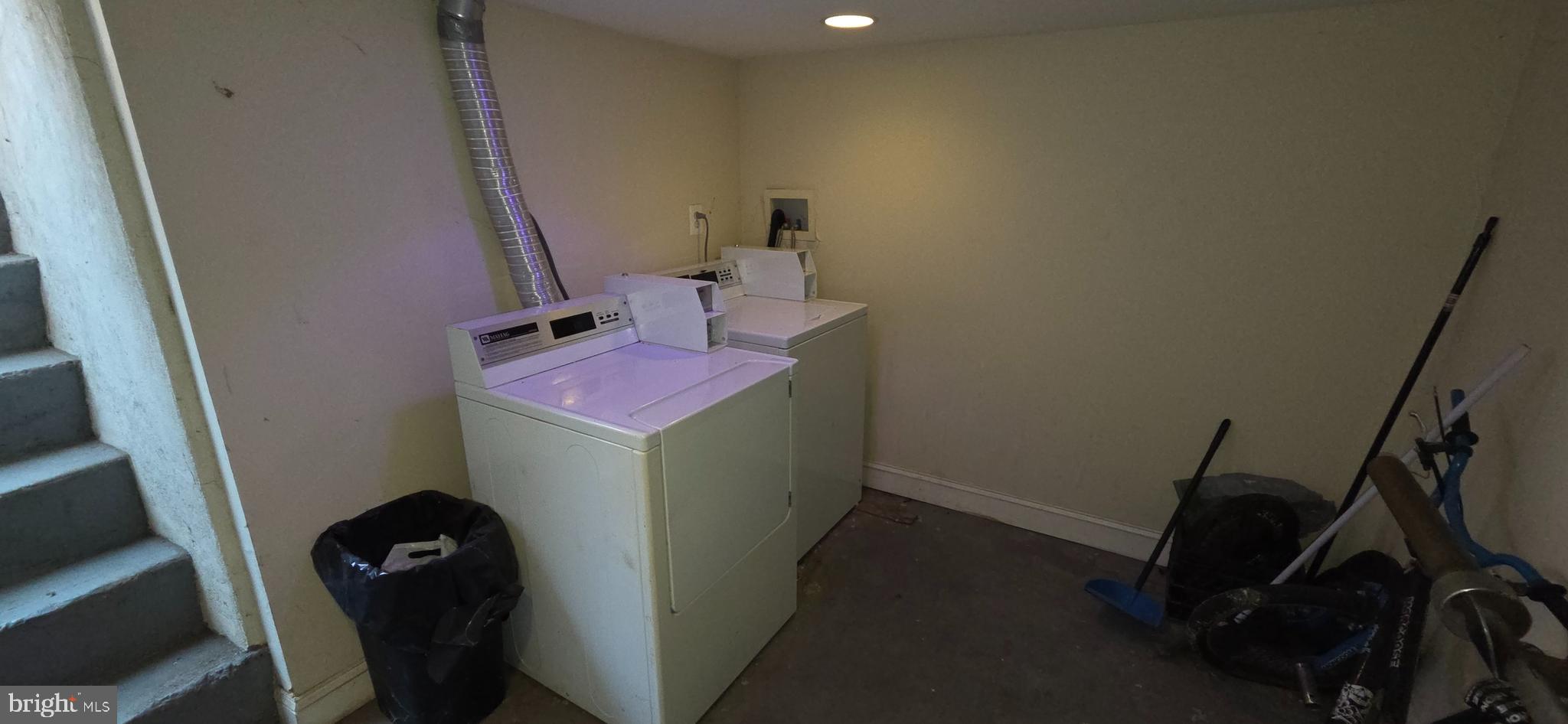 POINT BREEZE - Commercial Sale
