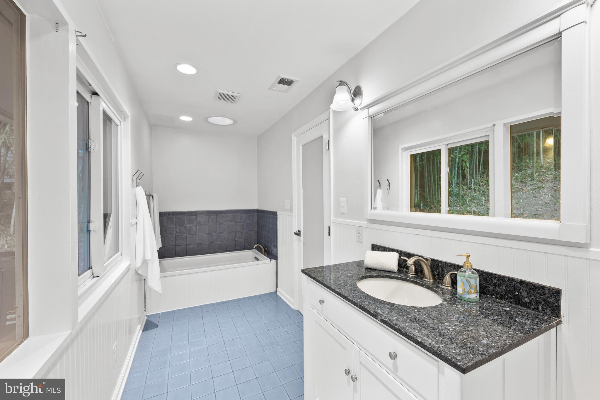 BANNOCKBURN ESTATES - Residential