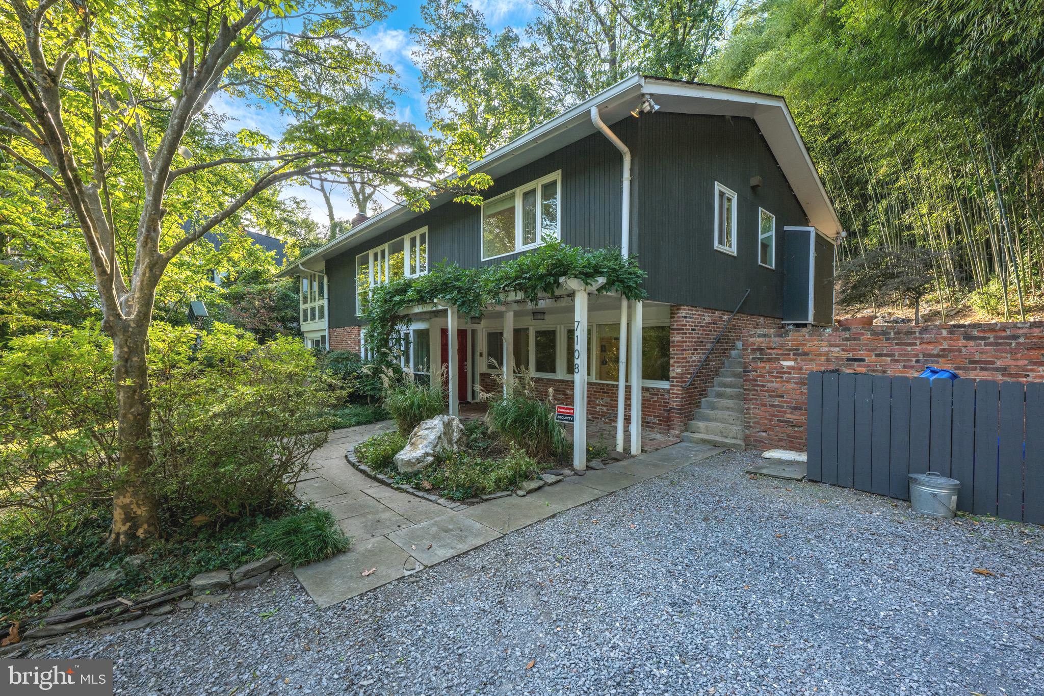 BANNOCKBURN ESTATES - Residential