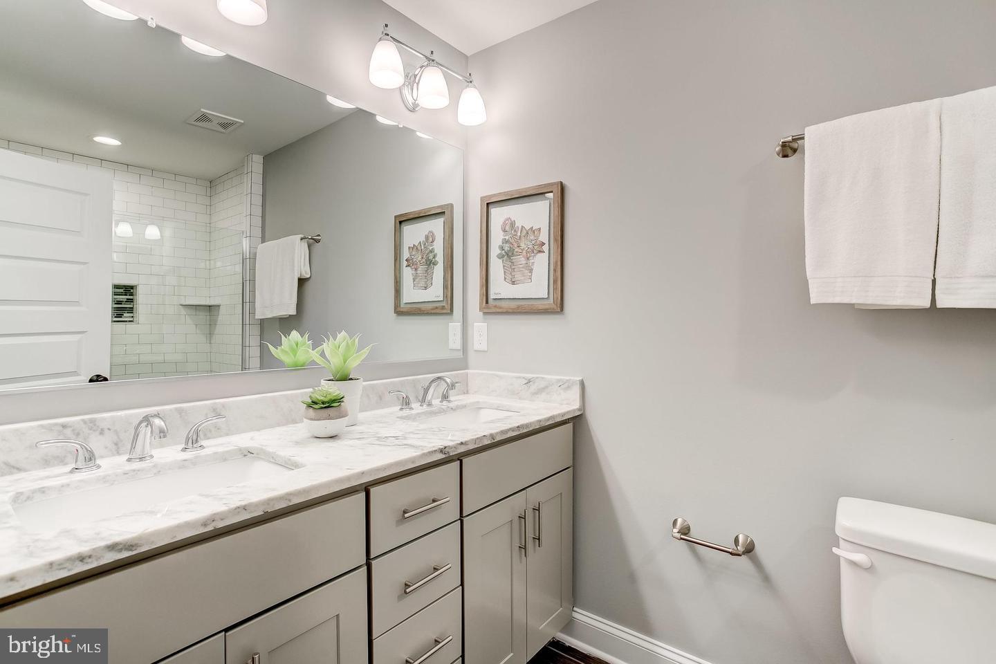 LOCUST POINT - Residential