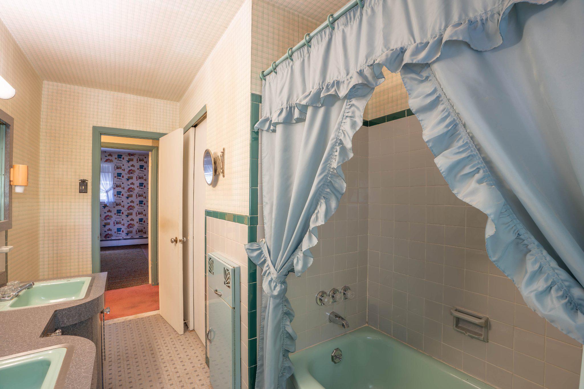 HILLWOOD TERR - Residential