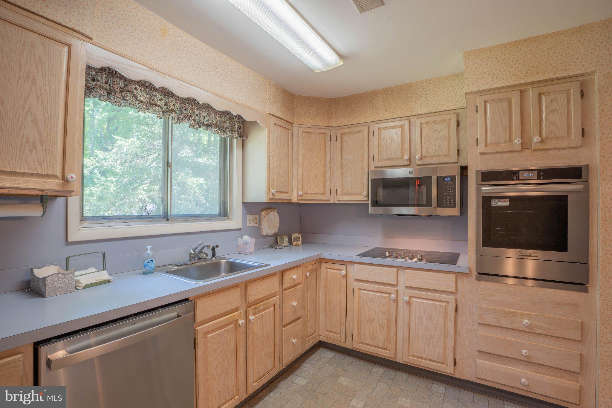 HILLWOOD TERR - Residential