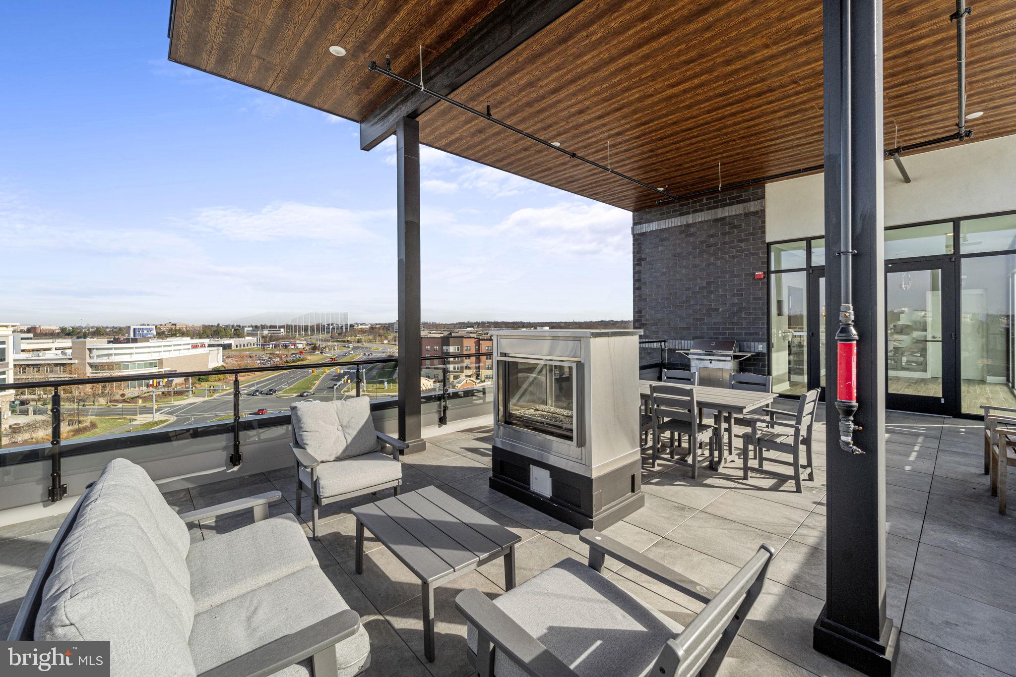 ONE LOUDOUN - Residential