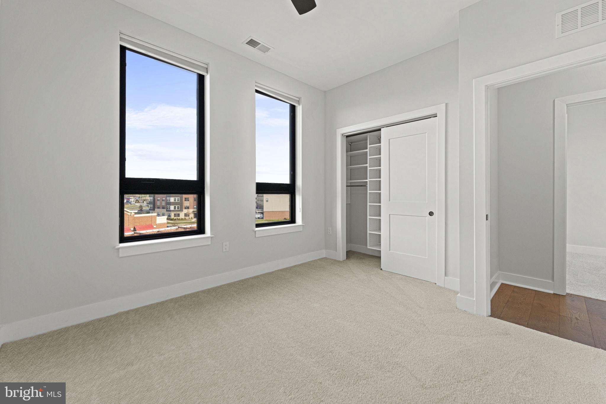 ONE LOUDOUN - Residential