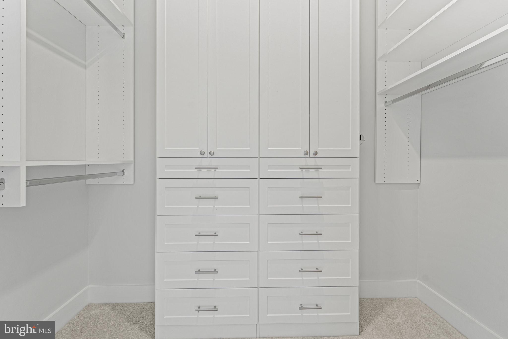ONE LOUDOUN - Residential