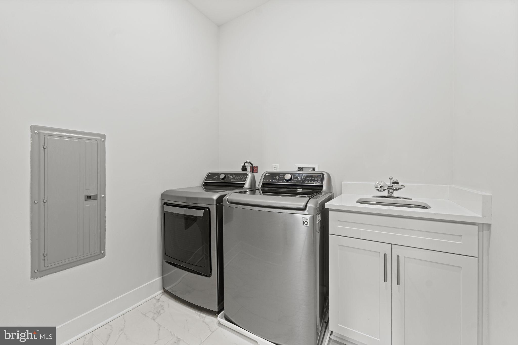 ONE LOUDOUN - Residential