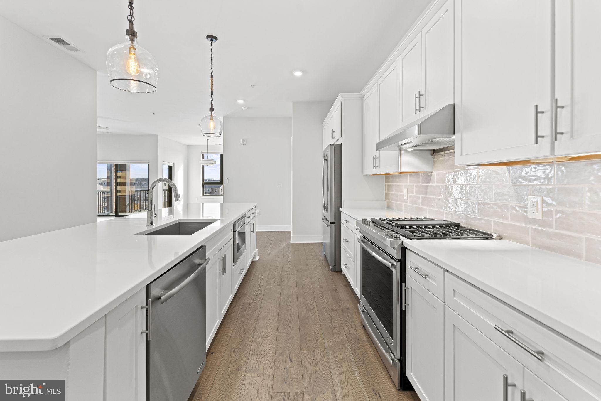 ONE LOUDOUN - Residential