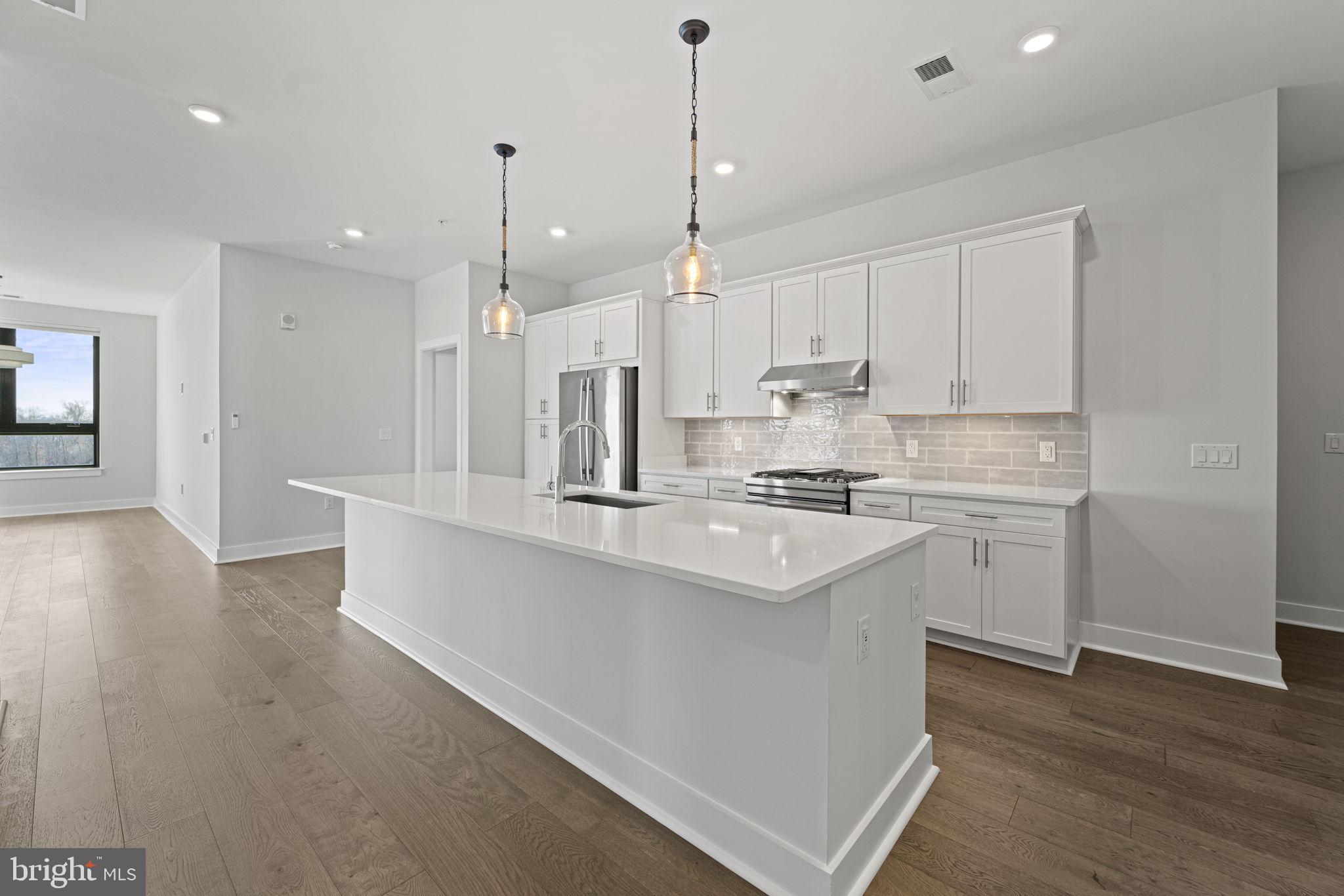 ONE LOUDOUN - Residential