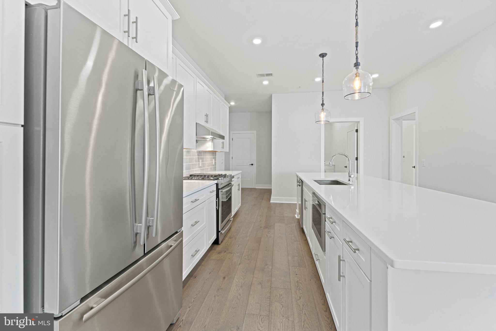 ONE LOUDOUN - Residential