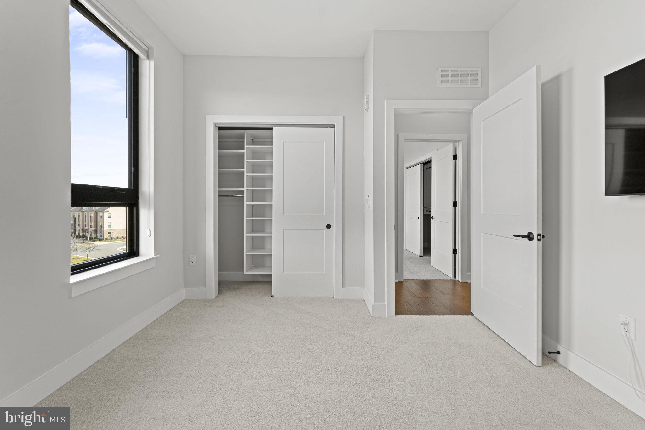 ONE LOUDOUN - Residential