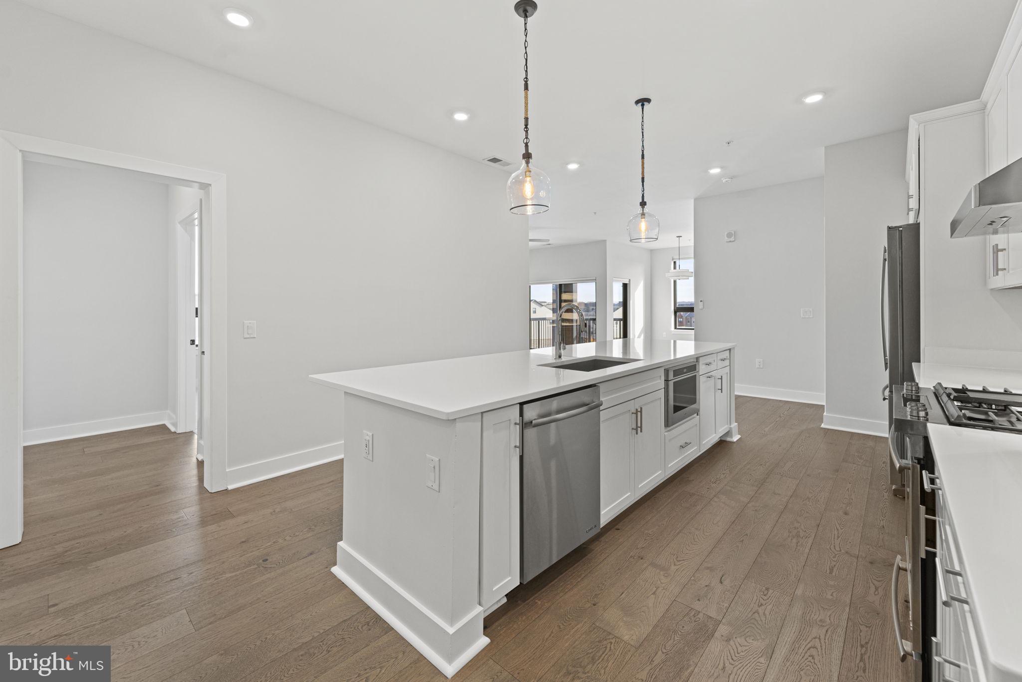 ONE LOUDOUN - Residential