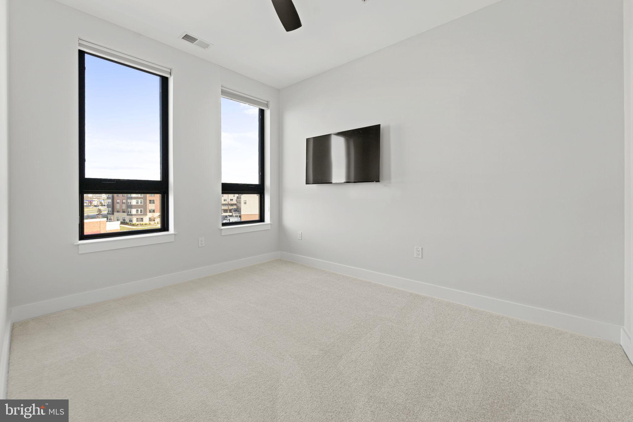 ONE LOUDOUN - Residential