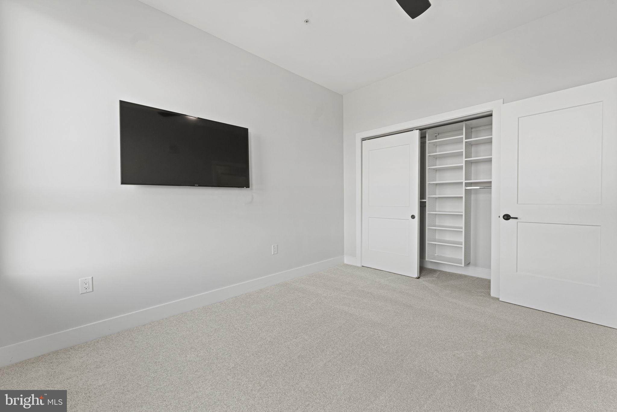 ONE LOUDOUN - Residential