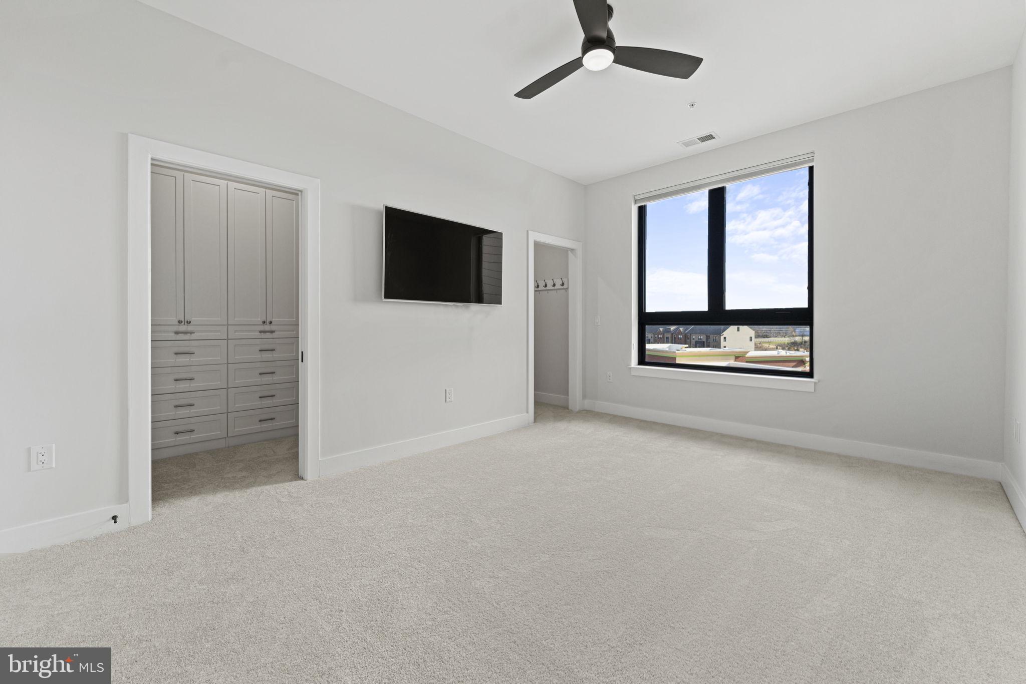 ONE LOUDOUN - Residential