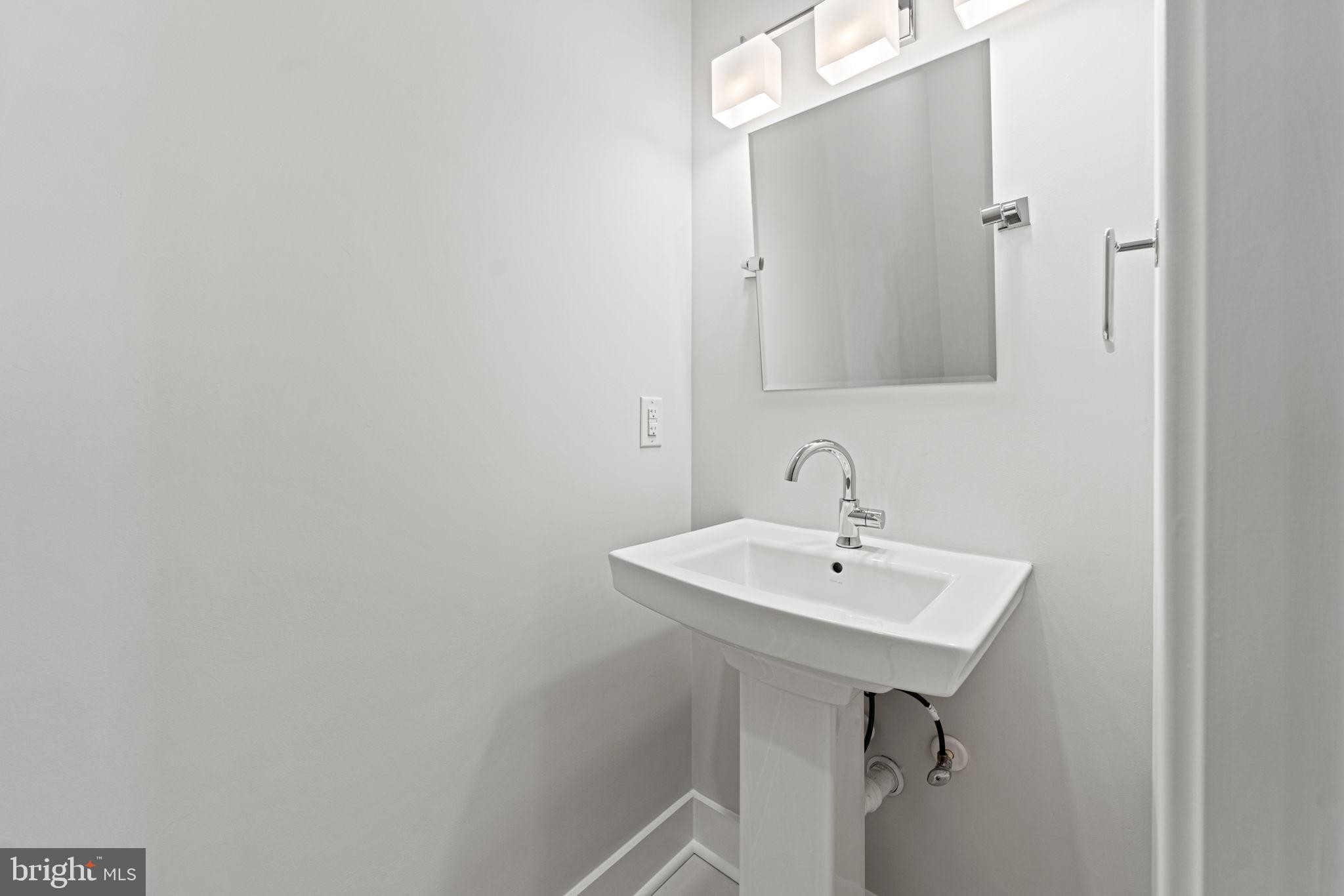 ONE LOUDOUN - Residential