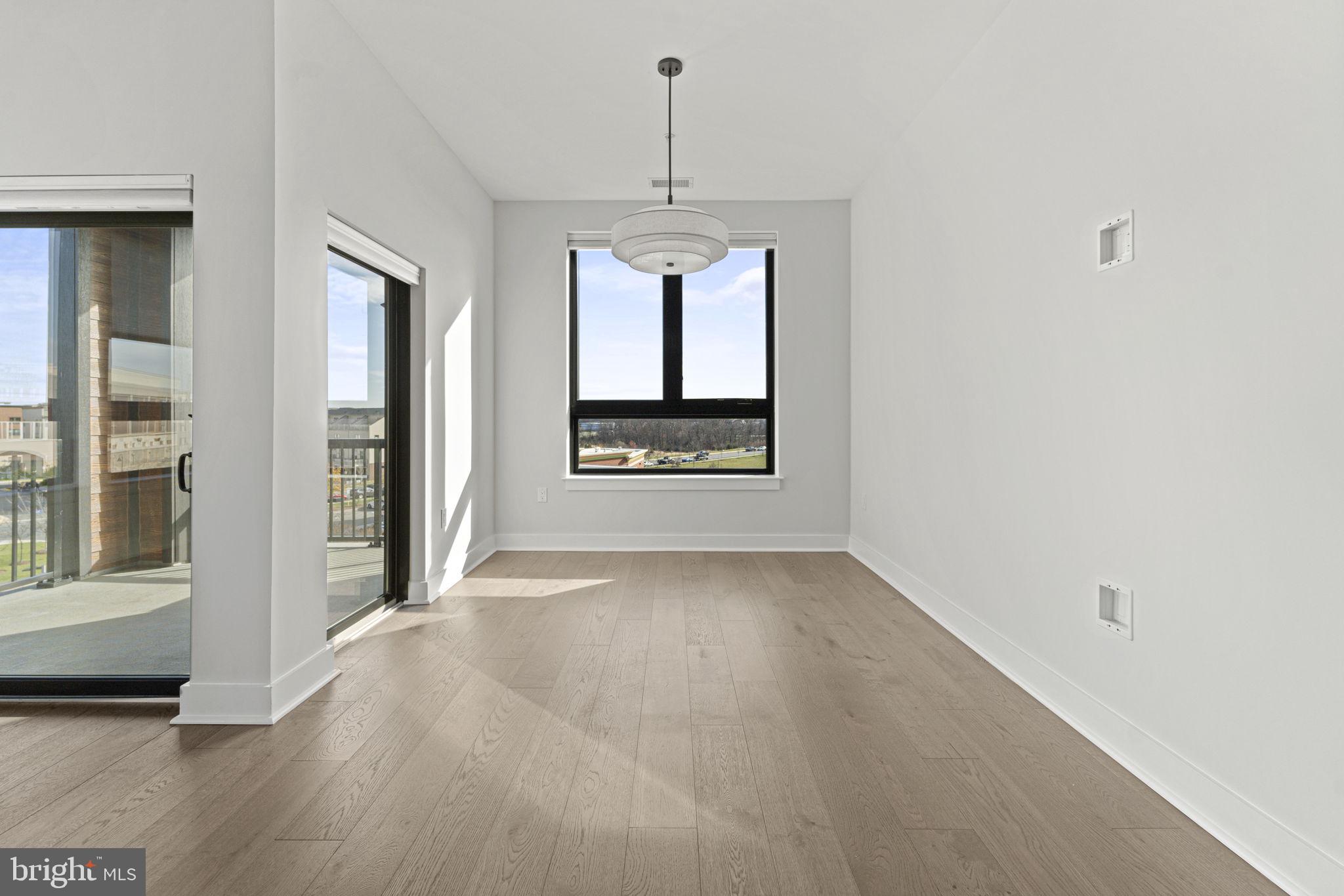 ONE LOUDOUN - Residential