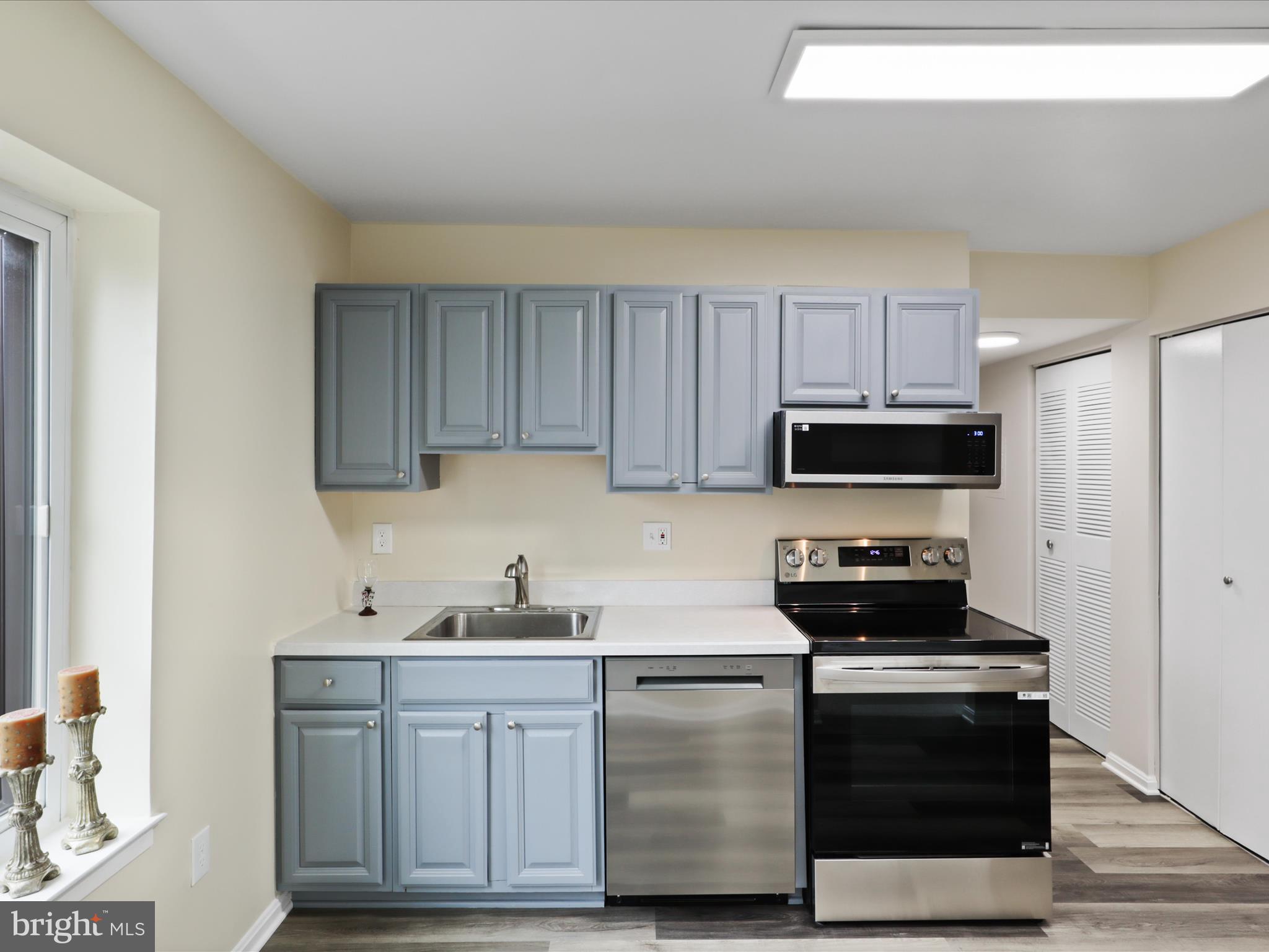 HAWTHORNE VILLAGE - Residential
