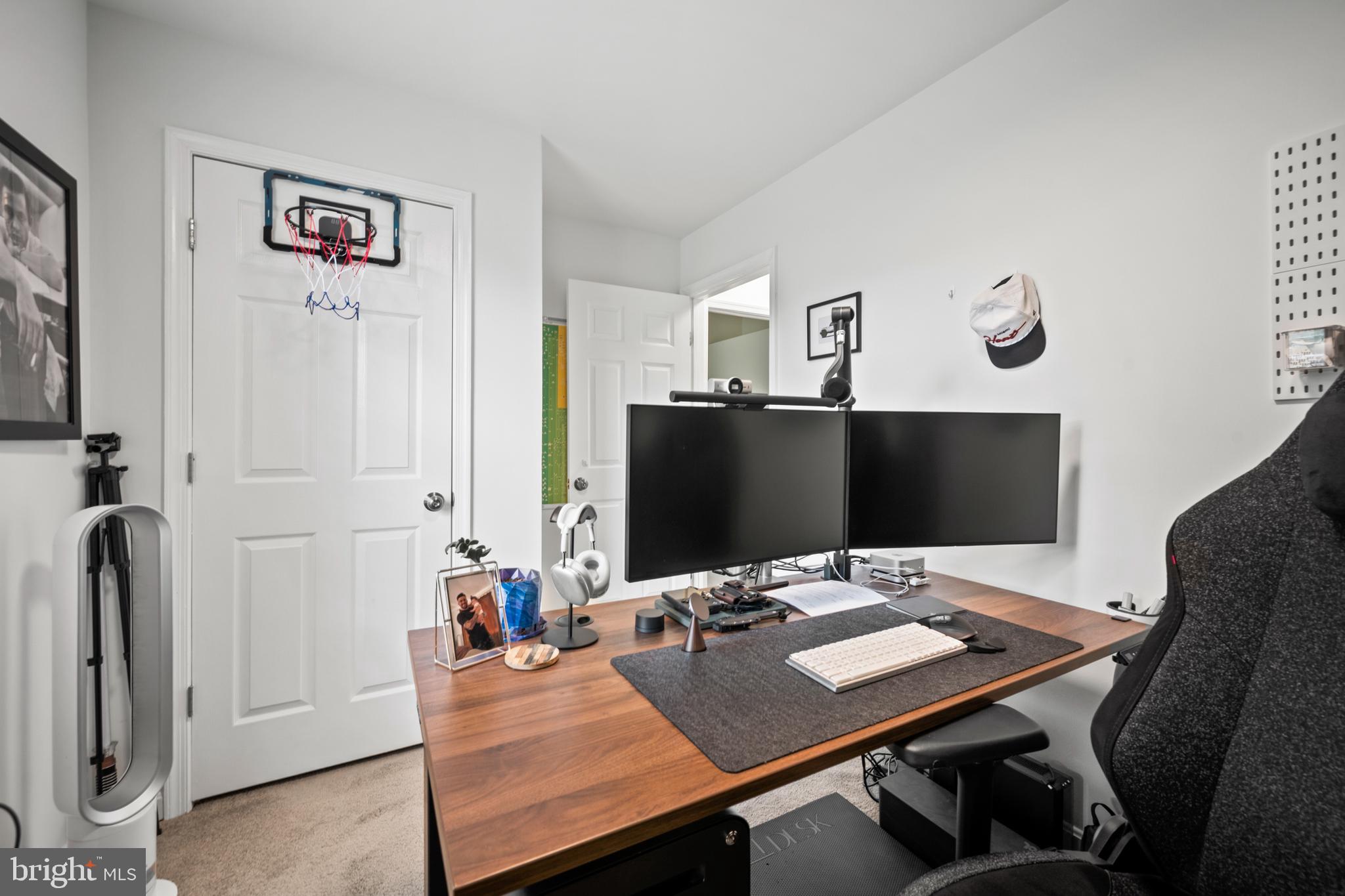 FOX CHASE - Residential