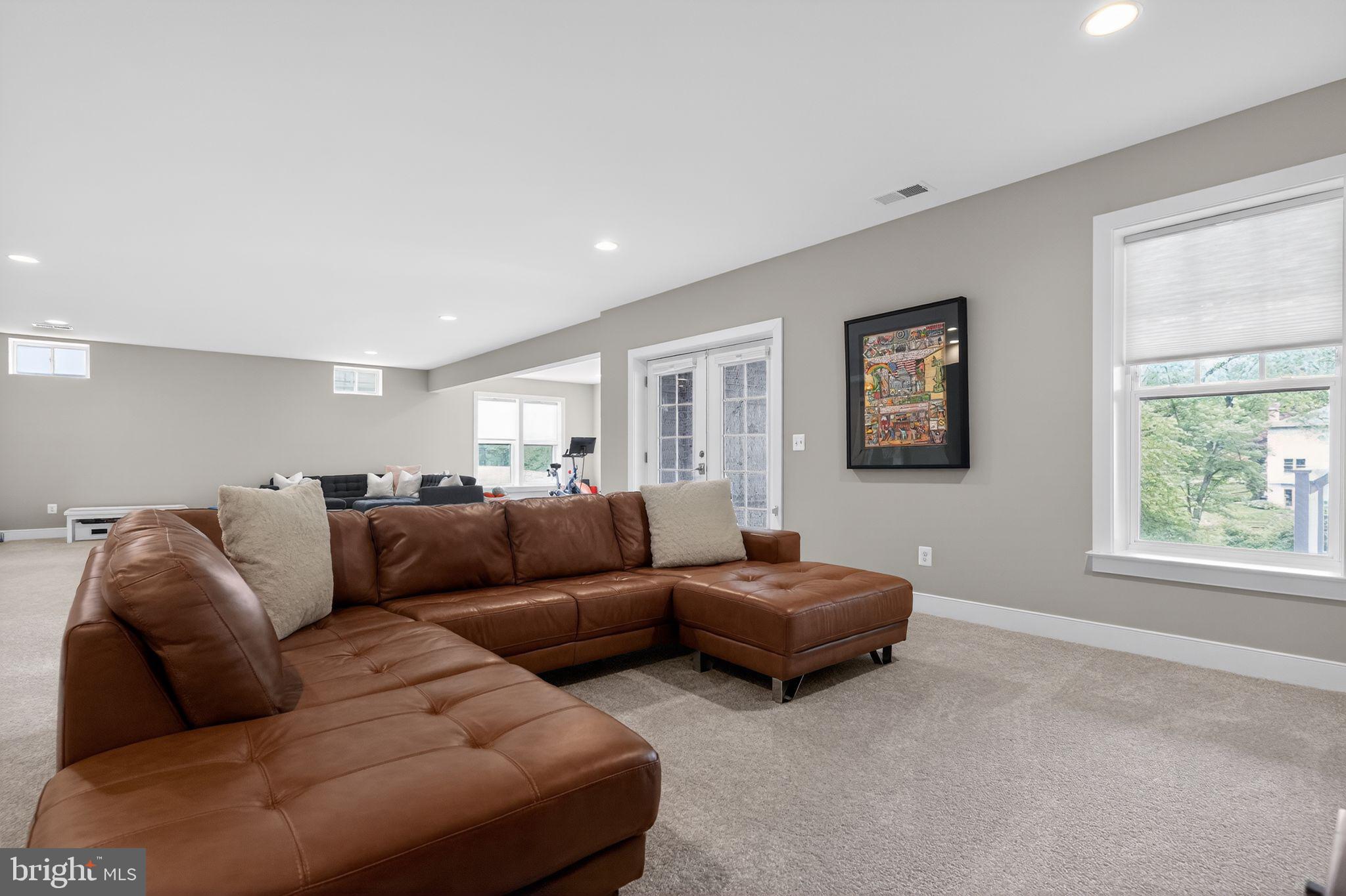 OAKCREST - Residential