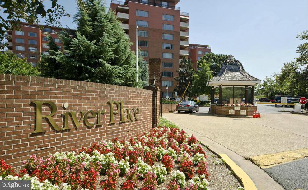 RIVER PLACE - Residential