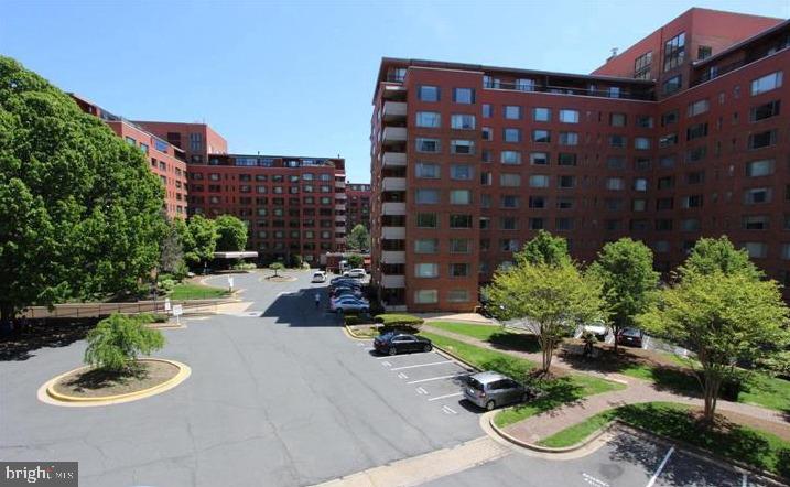RIVER PLACE - Residential