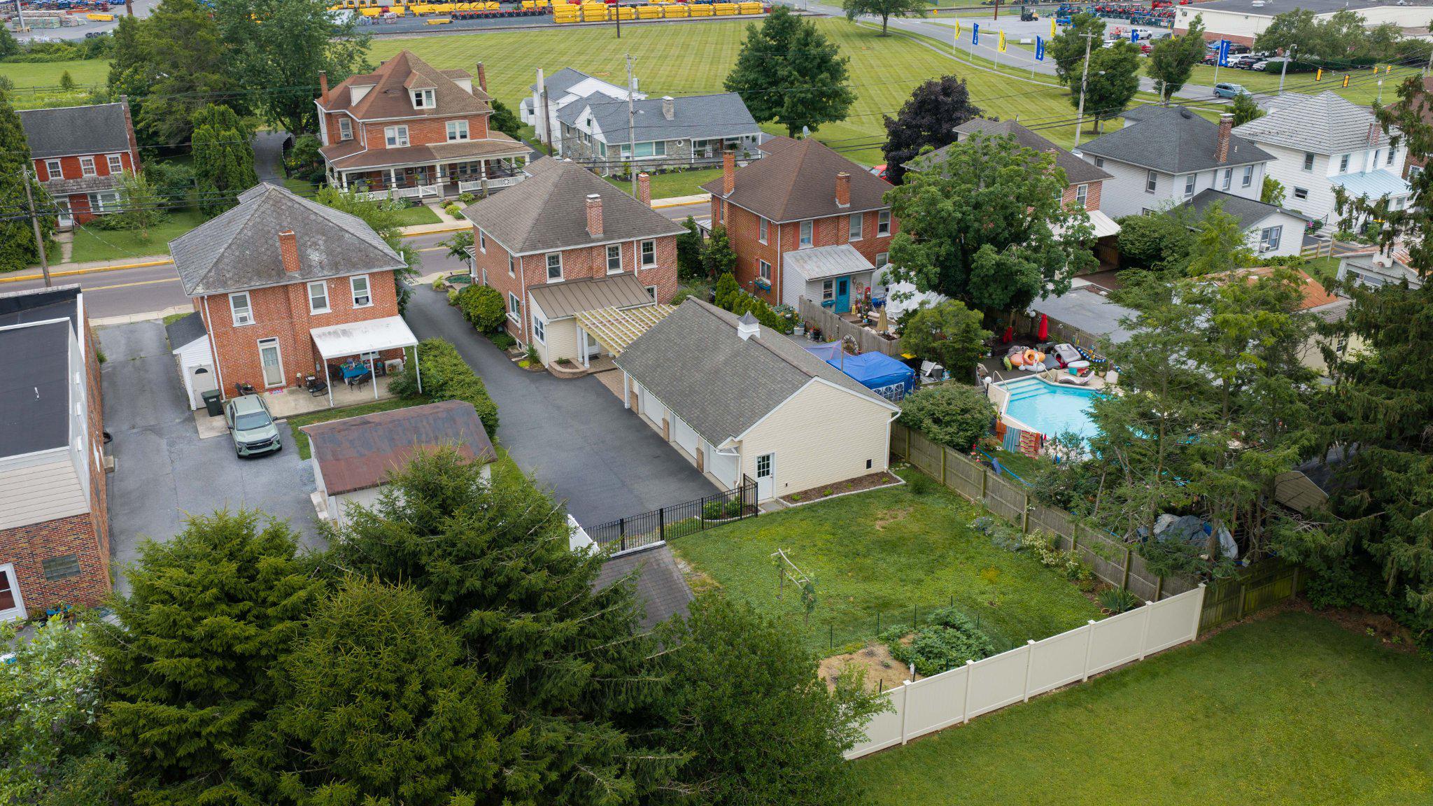 NEW HOLLAND BOROUGH - Residential