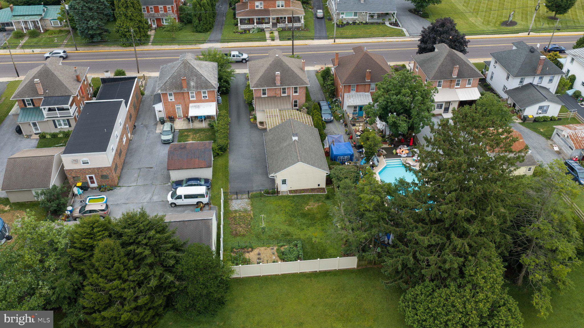 NEW HOLLAND BOROUGH - Residential