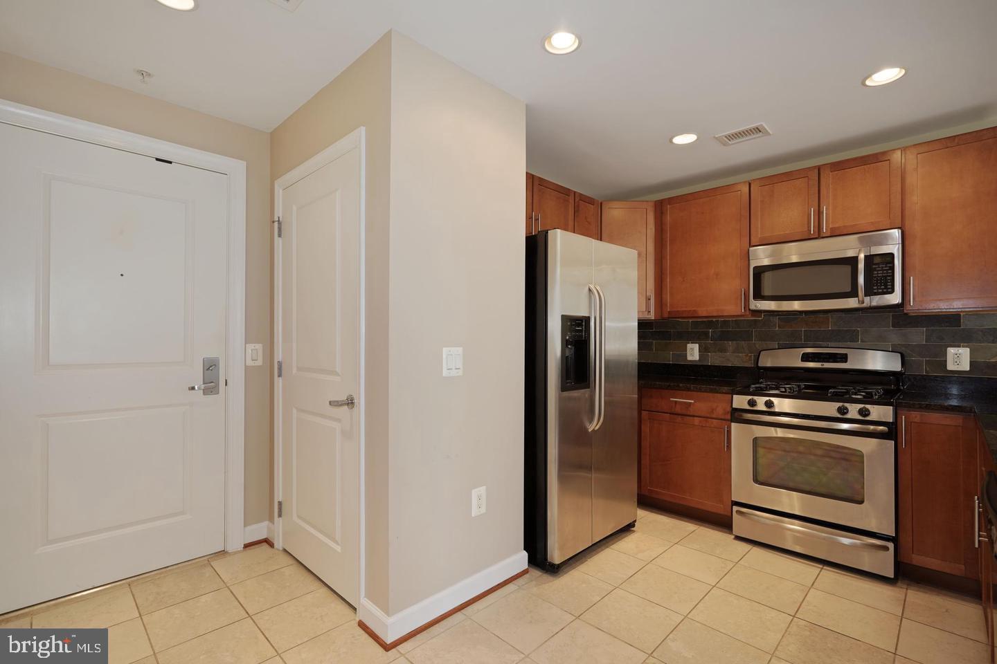VANTAGE AT MERRIFIELD - Residential Lease