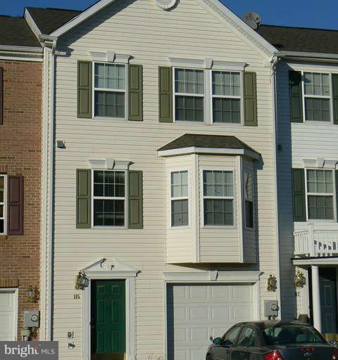 NICE TOWNHOUSE IN MANOR PARK.  FINISHED LOWER LEVEL WITH FULL BATH AND REC ROOM. LARGE PRIVATE DECK OFF MAIN LEVEL. ALL NEW STAINLESS STEEL APPLIANCES AND WASHER AND DRYER.