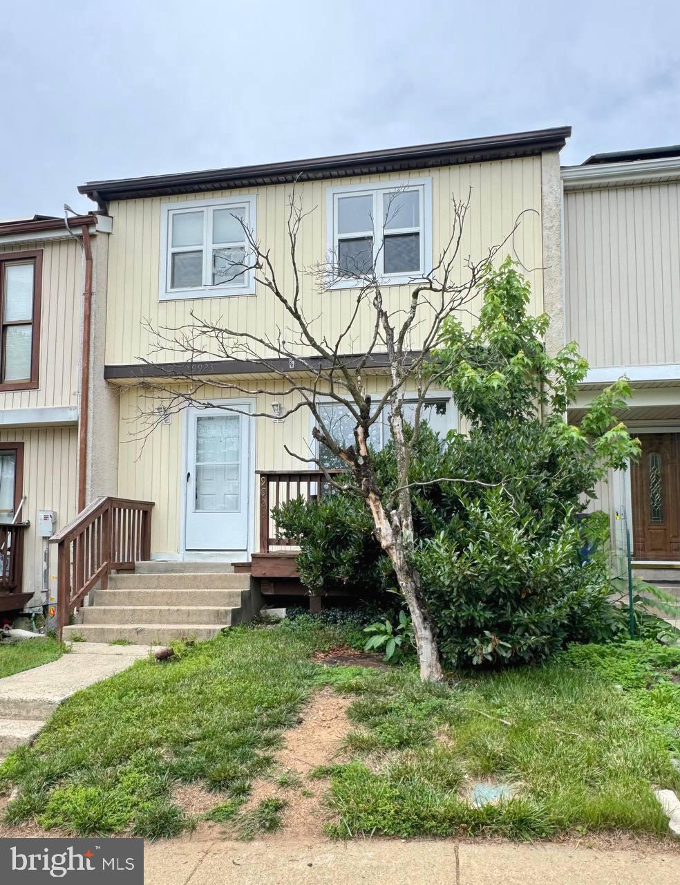 COUNTRY RD TOWNHOUSES - Residential