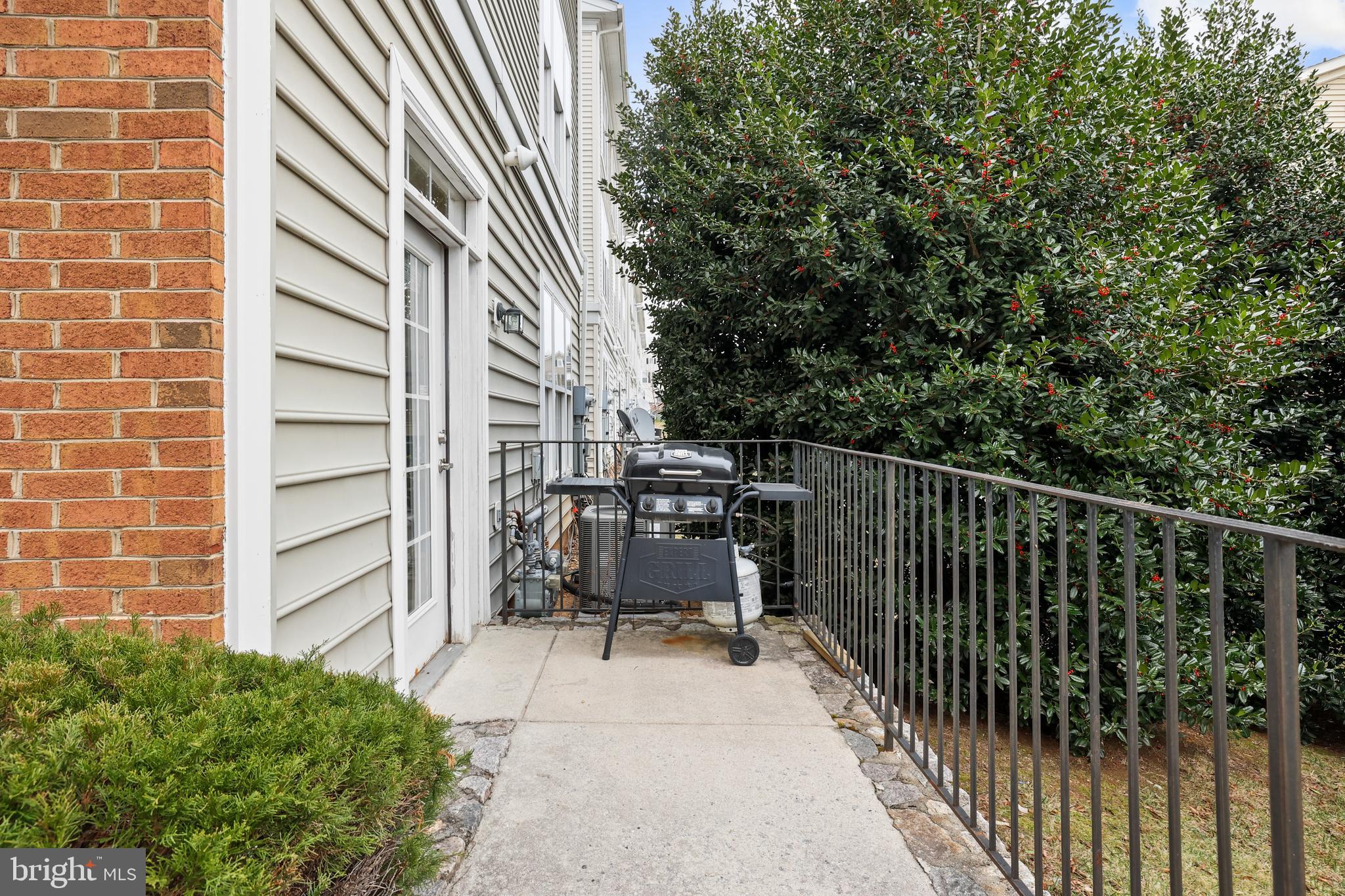 GROVETON WOODS - Residential