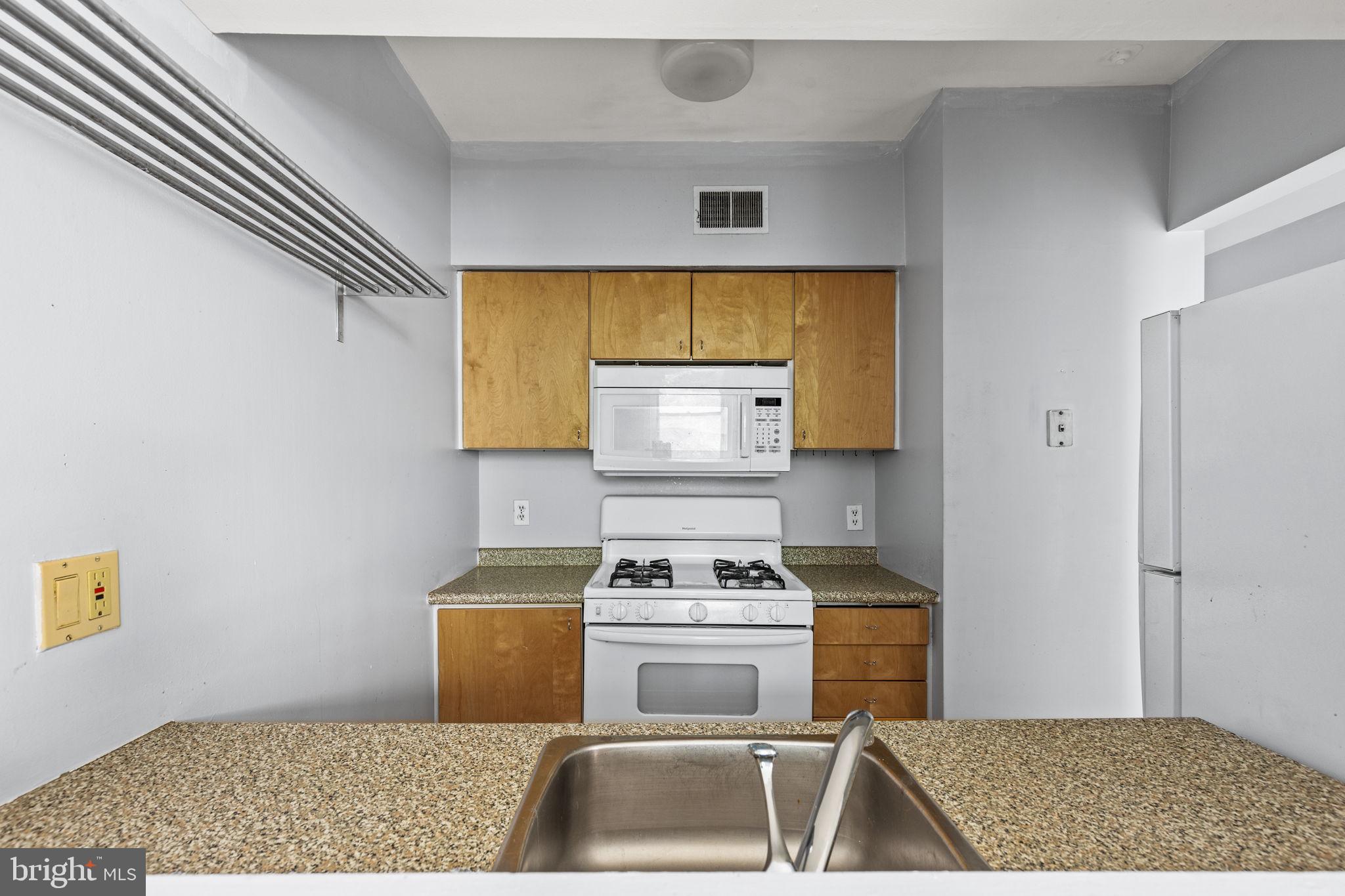 WASHINGTON SQ WEST - Residential Income