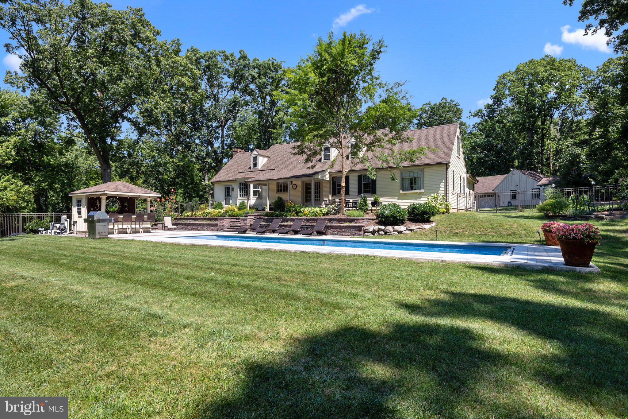 HUNTINGDON VALLEY - Residential