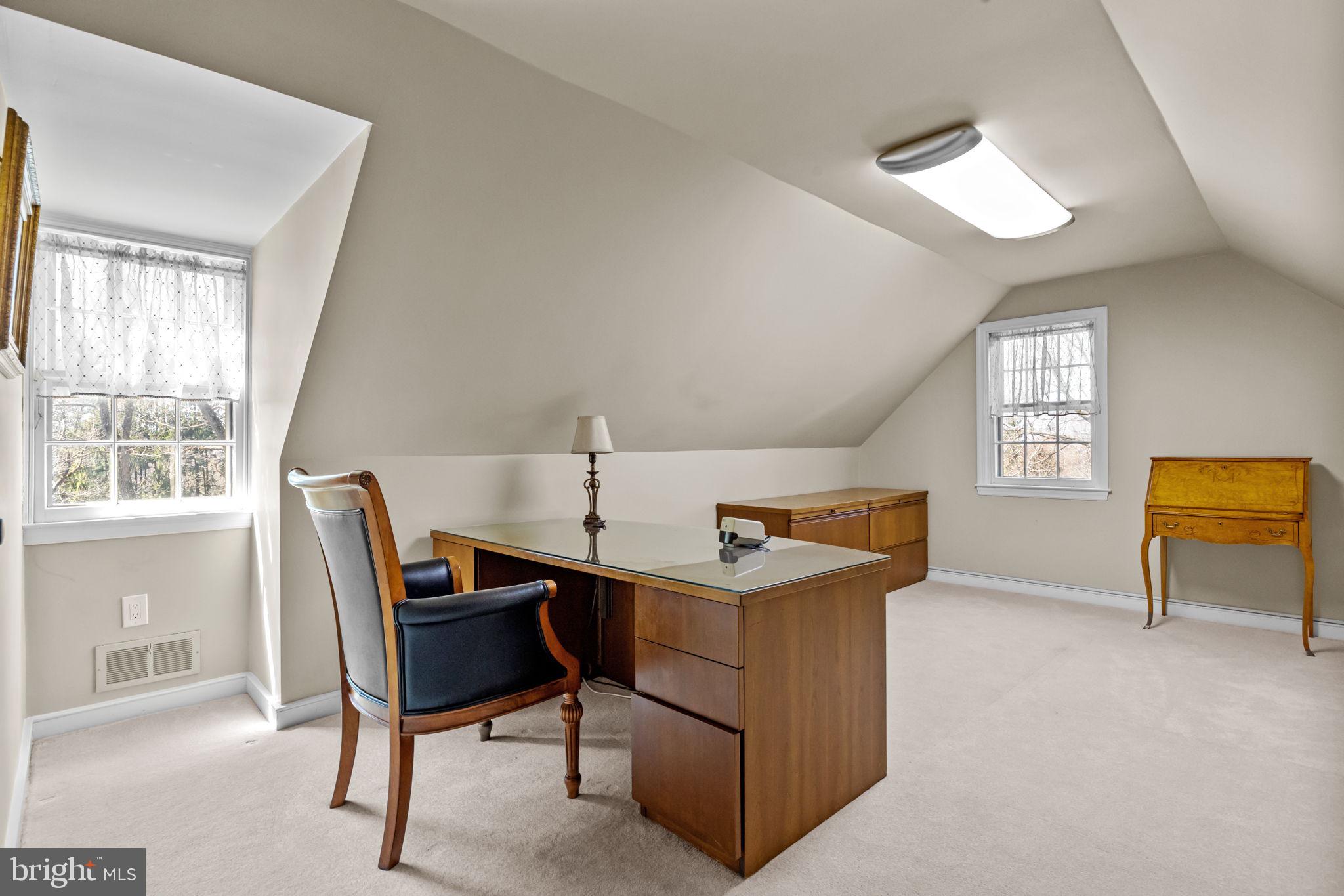 HUNTINGDON VALLEY - Residential