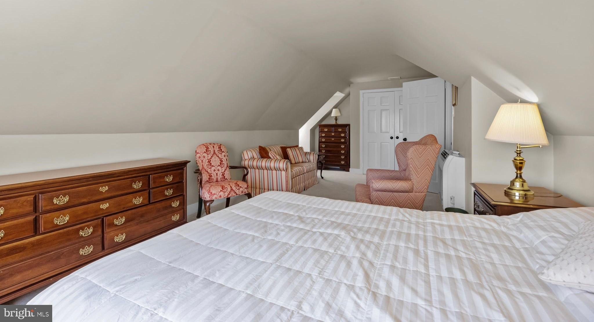 HUNTINGDON VALLEY - Residential
