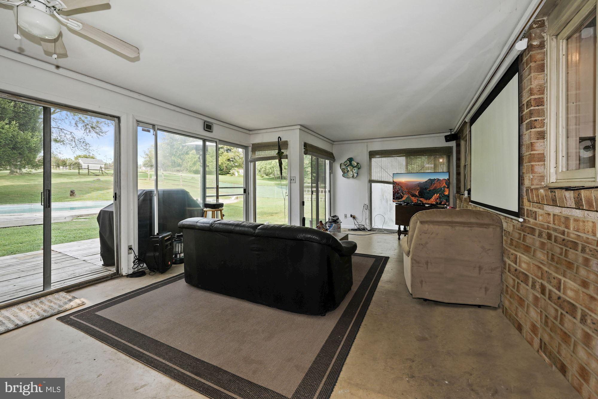 MOUNTAIN VIEW ESTATES - Residential