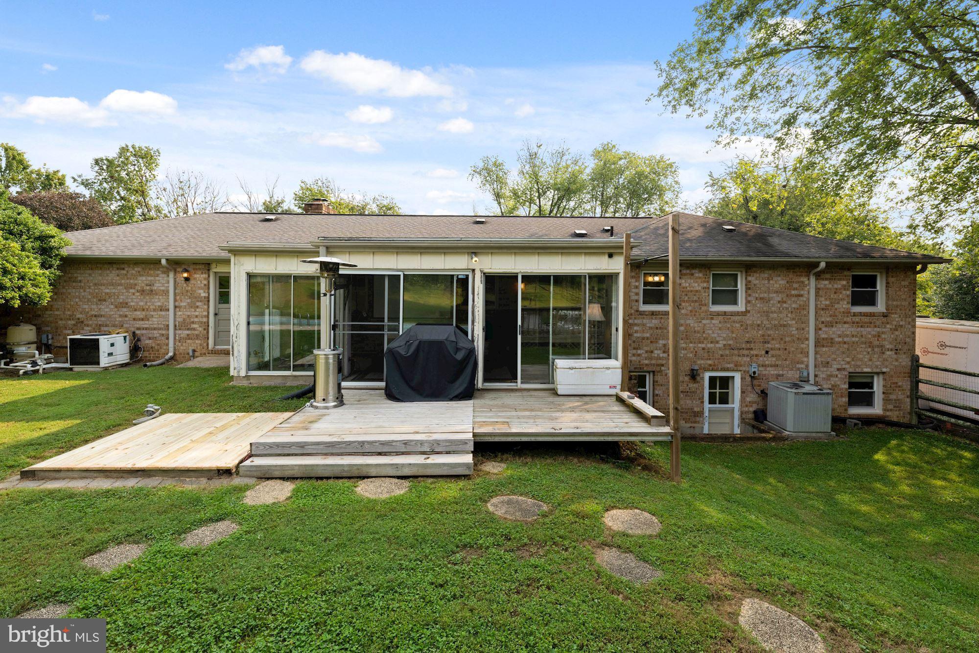 MOUNTAIN VIEW ESTATES - Residential