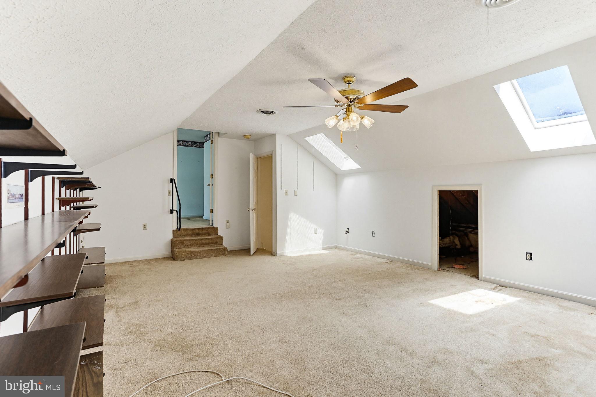 LAKEWOOD MANOR - Residential
