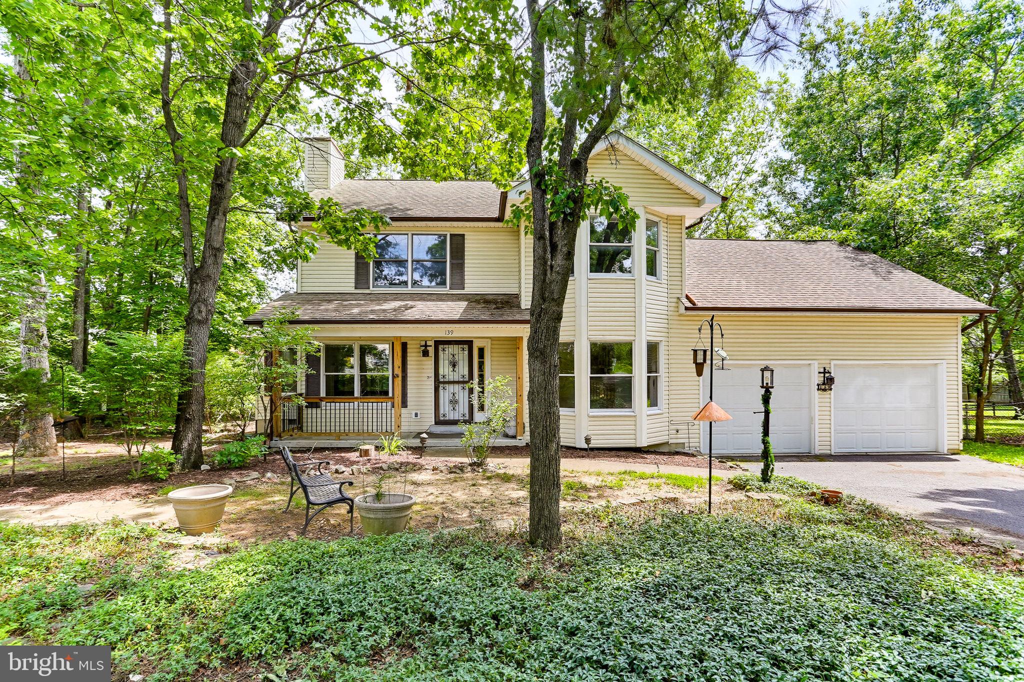 LAKEWOOD MANOR - Residential