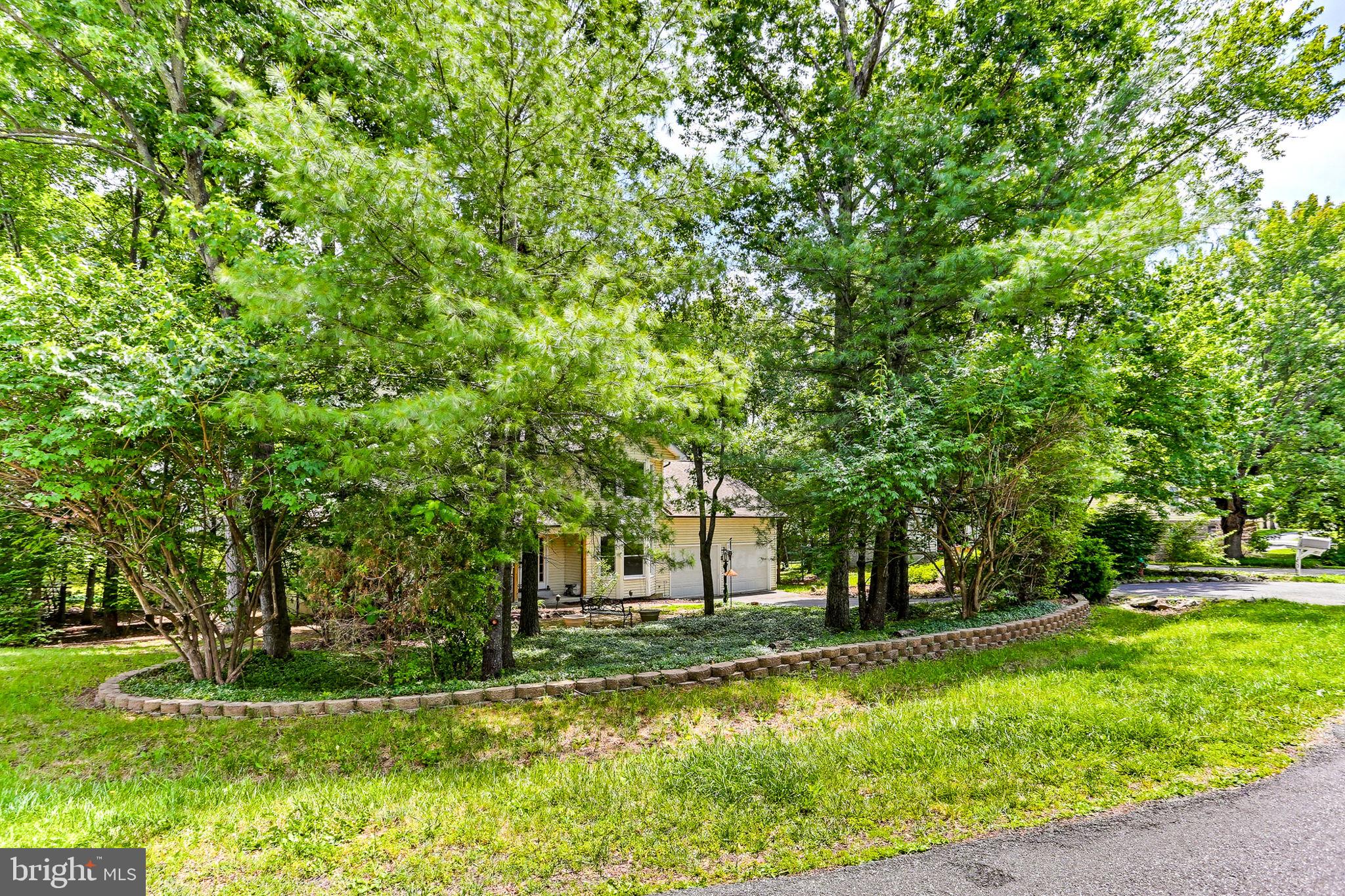 LAKEWOOD MANOR - Residential