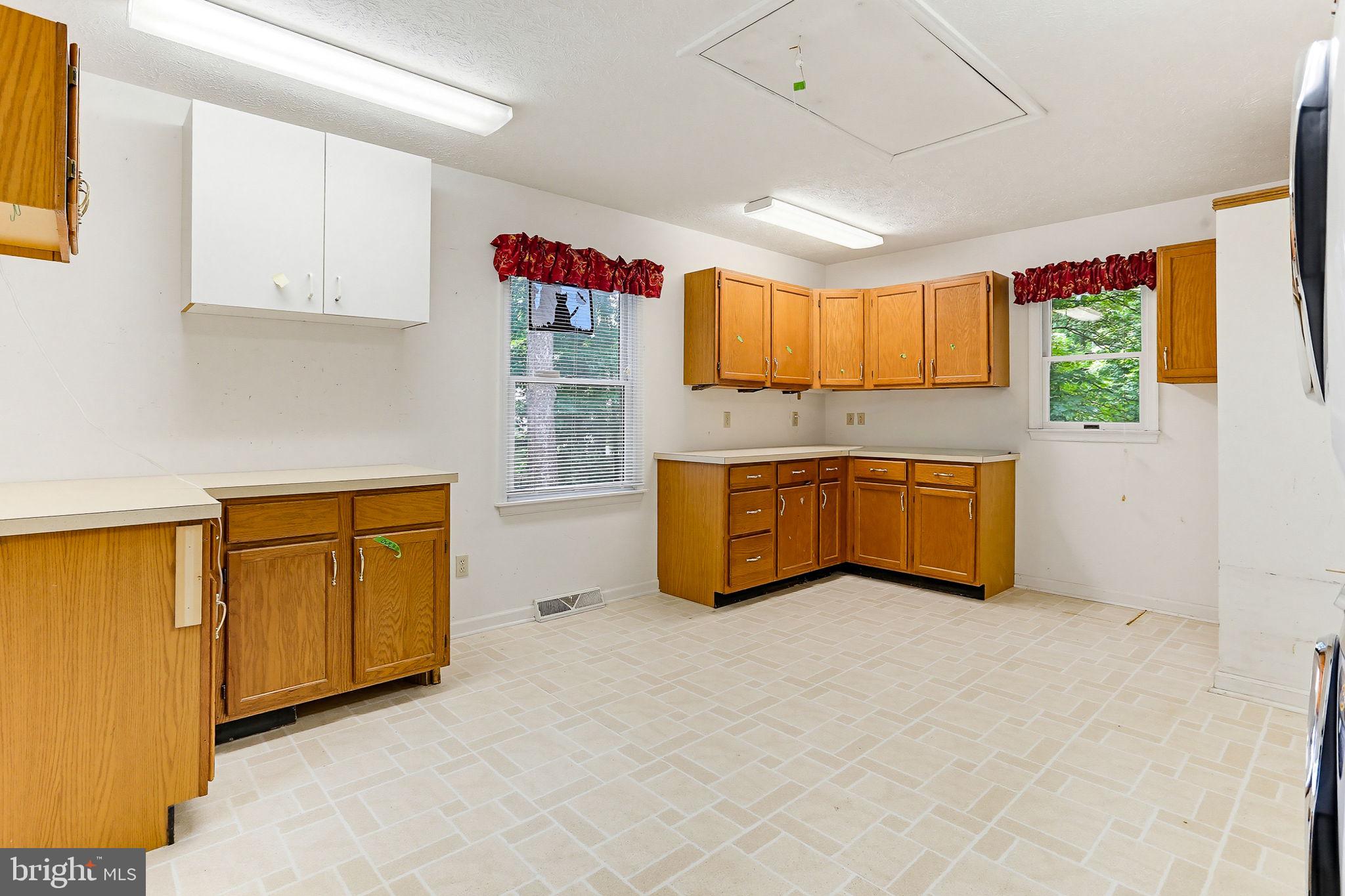 LAKEWOOD MANOR - Residential