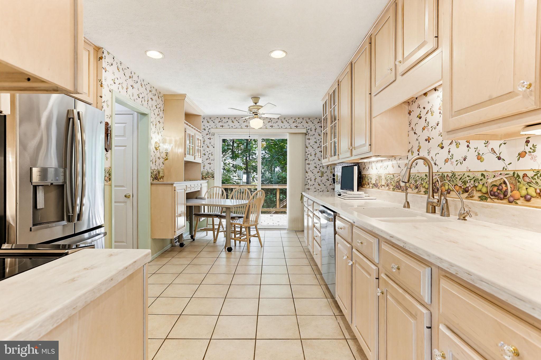 LAKEWOOD MANOR - Residential