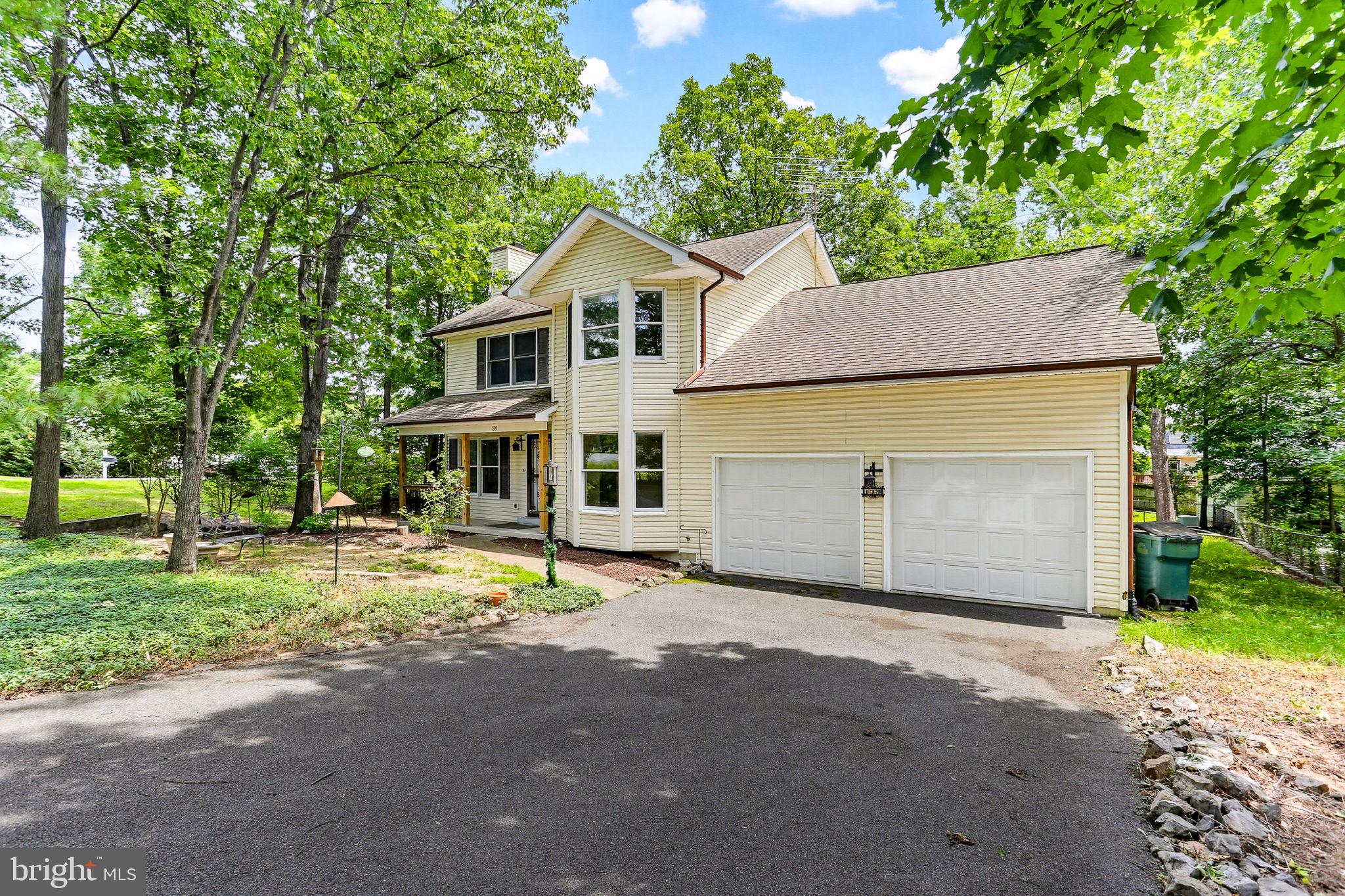 LAKEWOOD MANOR - Residential